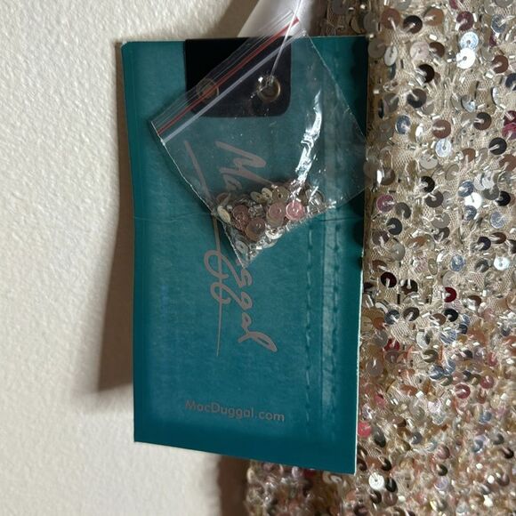 Mac Duggal glam sequin fabric and captivating V-neckline ombré long gown dress 0 - Picture 12 of 13